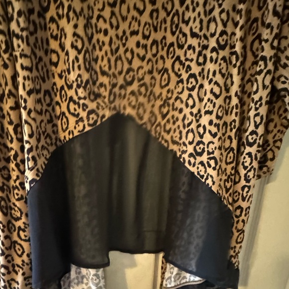 Soft light Leopard Print Shrug - Picture 4 of 5